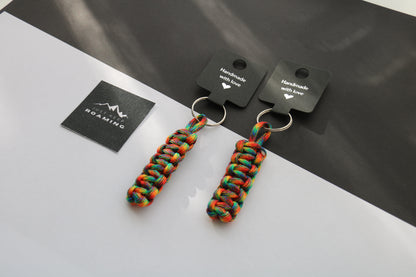 Zinga Keychain | Dark Rainbow